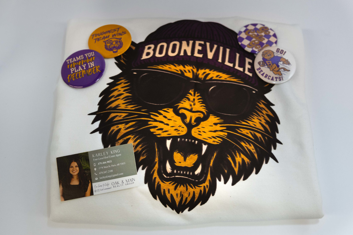 Lot 18  - Bearcat Basket - XL Sweathsirt, Buttons Package